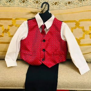 NWT Boys 3-pc w/ tie